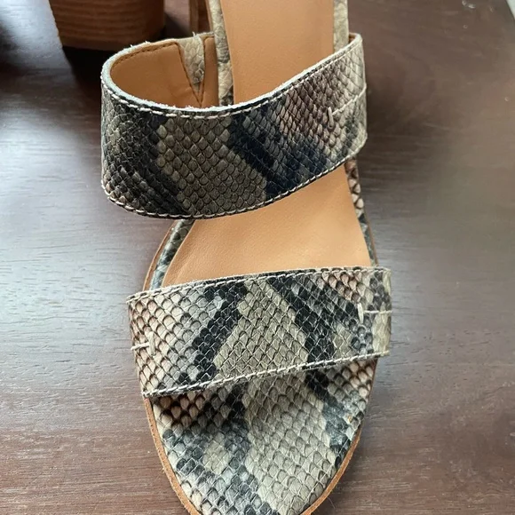 Frye and Co. Women’s Bryn Stitch Sandal Heeled Snake Print SZ 9 3”heel - Picture 5 of 9